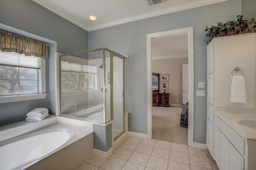 5900 Down Valley Ct, Austin TX  78731-3665 exterior