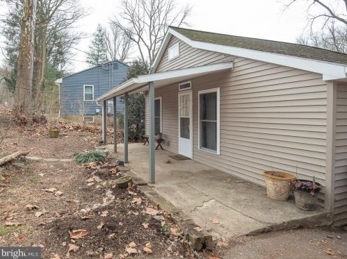 2122 Millcreek Rd, Lancaster PA  17602-4749 exterior