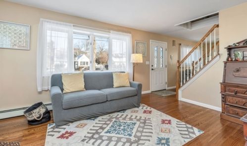 13 Rose Ter, Clark, NJ 07066-2647