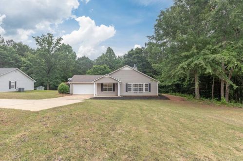 59 Akers Lake Dr, Moreland, GA 30259-3046