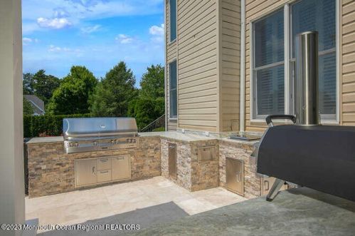 15 Pegasus Dr, Tinton Falls NJ 07724-2875 exterior