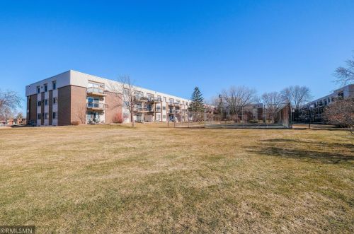 2800 Hillsboro Ave, Minneapolis MN  55427-2309 exterior