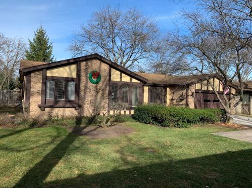 1401 Estate Ln, Glenview, IL 60025-1519