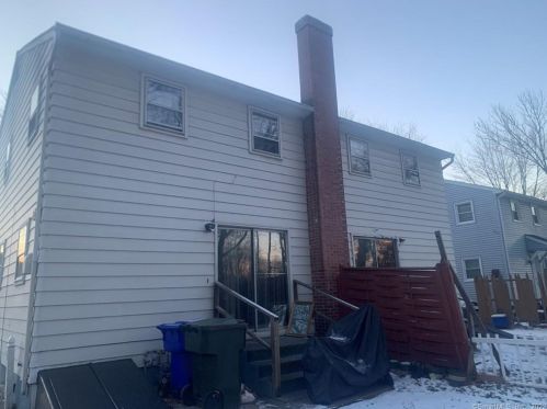 71 Graham Rd, Hartford, CT 06118-2129