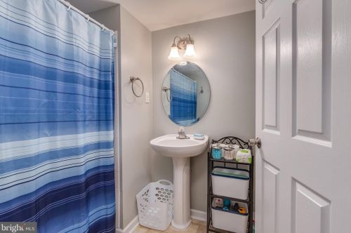 33 Holmes Dr, Charles Town WV 25414-4412 exterior