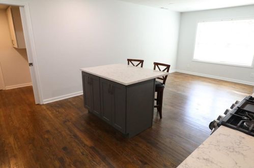 813 Mercury Dr, Atlanta GA  30331-0033 exterior