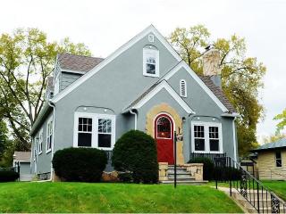 3211 Arthur St, Minneapolis, MN 55418-2212