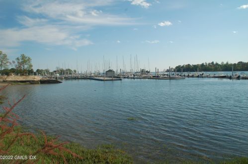 105 Club Rd, Riverside CT  06878-2003 exterior