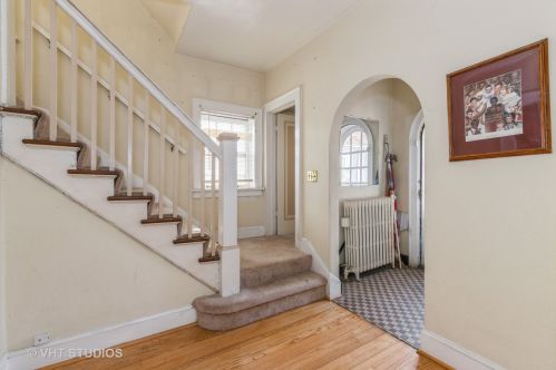 15 Lewis Ave, Waukegan, IL 60085-4626