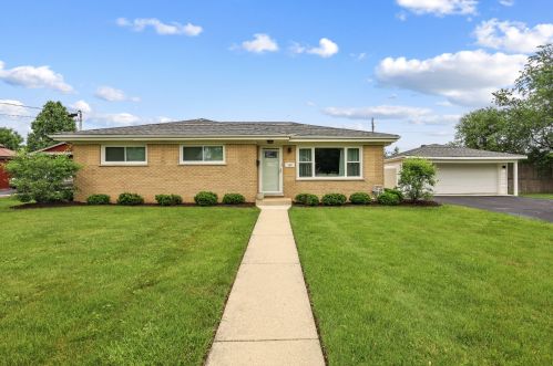 140 Sunset Ave, Villa Park, IL 60181-1752