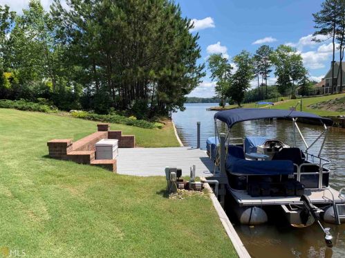 79 Shore Dr, Newnan, GA 30263-5907