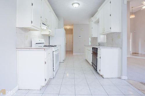 3427 Linecrest Rd, Ellenwood, GA 30294-1843