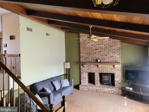 126 Gery Ct, Ephrata, PA 17522-2638
