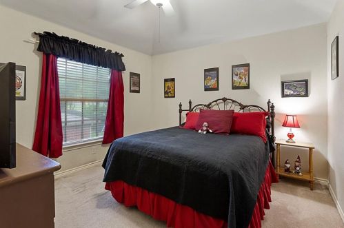 5800 Fathom Dr, Fort Worth TX  76135-7013 exterior