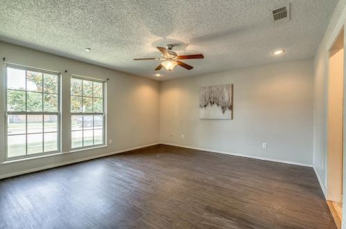 305 Trl Vw Ln, Garland TX  75043-5631 exterior