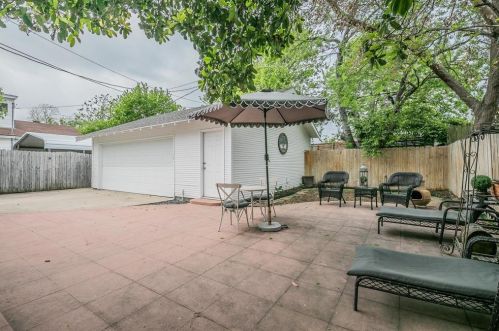 1704 Virginia Pl, Fort Worth TX  76107-2434 exterior