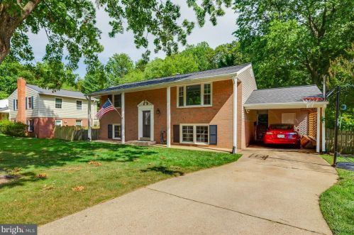 8717 Kerry Ln, Springfield VA  22152-3206 exterior