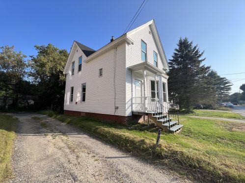 13 Orange St, Lewiston, ME 04240-5525