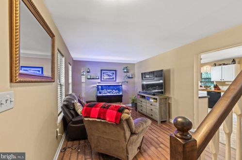 1275 Hunter Dr, Lancaster, PA 17601-5200