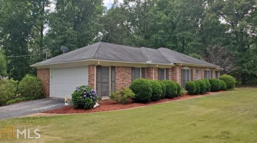 401 Debra Dr, Lagrange, GA 30240-3935