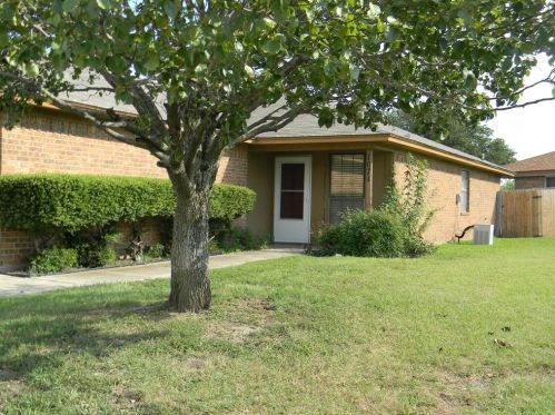 1071 Westcliff St, North Richland Hills TX  76179-4633 exterior