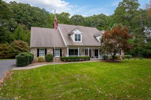 29 Philhower Rd, Lebanon, NJ 08833-4537