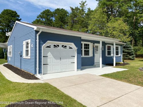 26 Keene St, Lakehurst, NJ 08759-2338