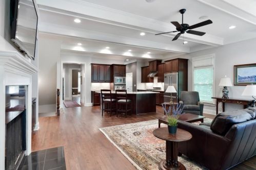 651 Lockton Pl, Atlanta GA  30342-5044 exterior