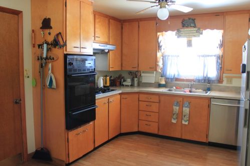 1504 Flock Ave, Yeowardville, IL 61071-2732