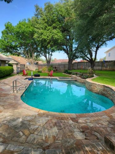 1109 Clear View Dr, Bedford, TX 76021-3311