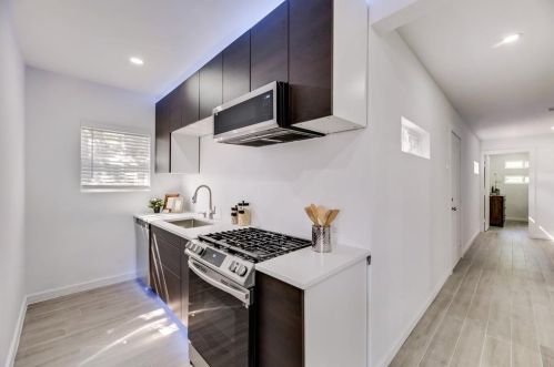 2735 Grafton Ave, Dallas TX  75211-5711 exterior