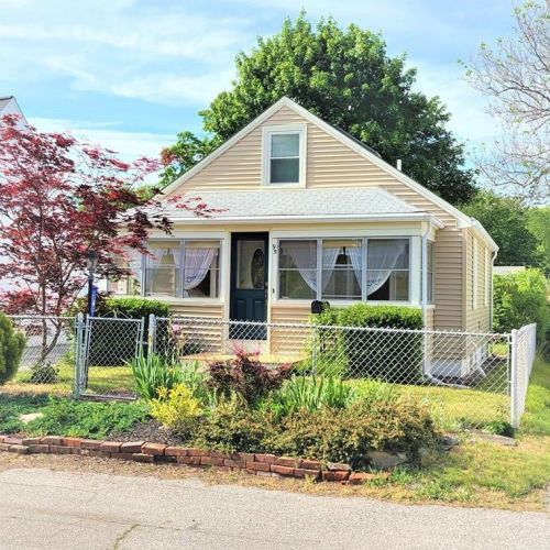 95 Thurman St, Warwick, RI 02888-2854
