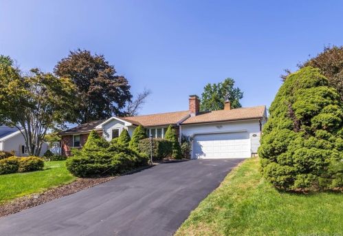 155 Greenbriar Rd, Meriden, CT 06450-6819