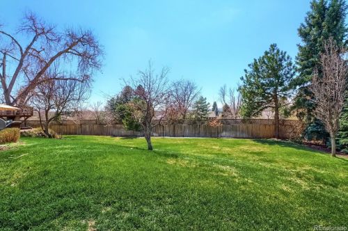 8168 Hinsdale Dr, Englewood CO 80112-1910 exterior