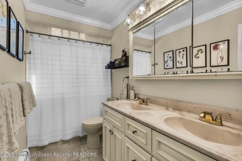 37 Walnut Ave, Tinton Falls NJ 07701-6132 exterior