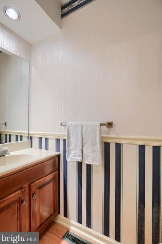 1542 Jefferson Ct, Lancaster PA  17602-1244 exterior