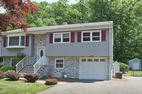 30 Beaver Brook Ln, Parsippany, NJ 07834-1305