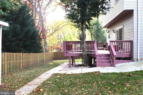 8005 Lake Pleasant Dr, Springfield VA  22153-3005 exterior