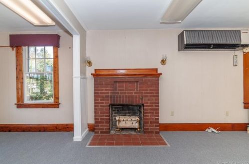 58 Norwich Rd, Quaker Hill CT  06375-1127 exterior