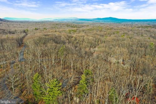 373 Bald Eagle Trl, Hedgesville WV 25427 exterior