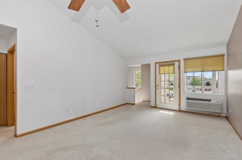 2319 Silverstone Dr, Carpentersville, IL 60110-3801