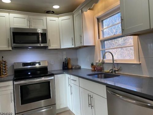 14 Cedar Ridge Rd, Wantage, NJ 07461-4521