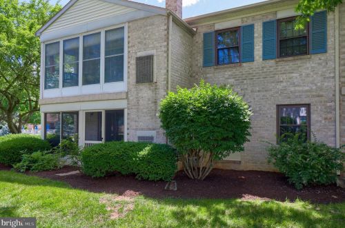 97 Valleybrook Dr, Lancaster PA  17601-4612 exterior