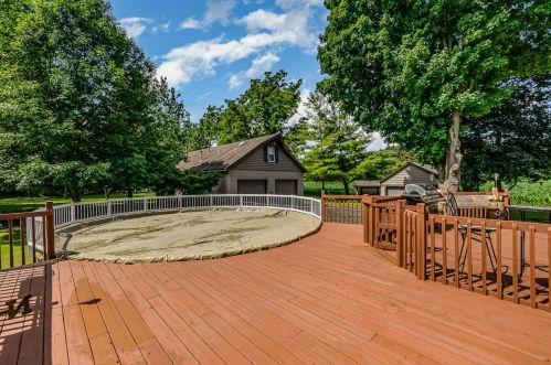 2071 61 Ave, Hobart IN 46342-6517 exterior