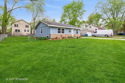 123 Beck Ave, South Elgin, IL 60177-1203