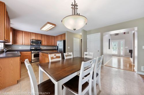 128 Reston Ct, Sycamore IL  60178-3000 exterior