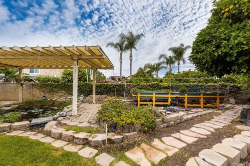 121 Barbara St, Anaheim CA  92806-3825 exterior