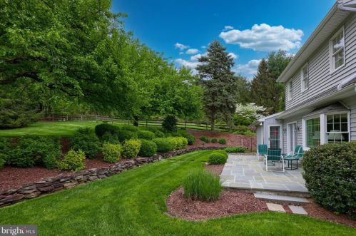 142 Bentley Ln, Lancaster PA  17603-6204 exterior