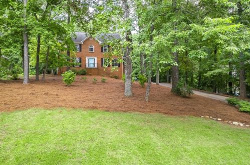 1811 Walker Ridge Dr, Marietta, GA 30064-4818
