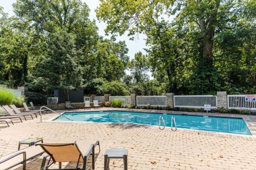 3677 Ashworth Dr, Cincinnati OH  45208-1831 exterior